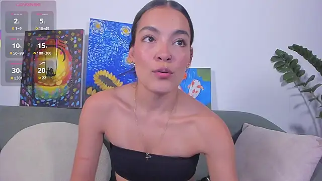 TIFFANYRUSSO online show from 03.17.26