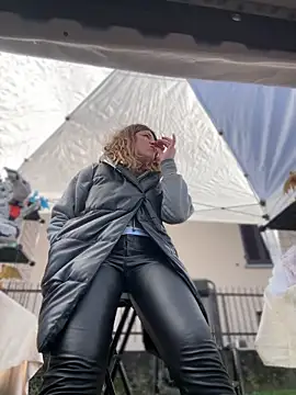 DaisyVibesss online show from 02.02.25