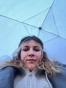 DaisyVibesss online show from 02.02.25