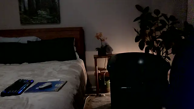 Snapshot of StrongMuscularAndHuge chatting on 04.16.26 StrongMuscularAndHuge online show from 04.16.26