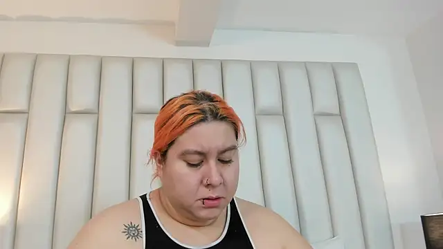 Snapshot of aandreaperez chatting on 10.11.25 aandreaperez online show from 10.11.25