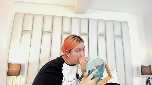 Snapshot of aandreaperez chatting on 10.18.25 aandreaperez online show from 10.18.25