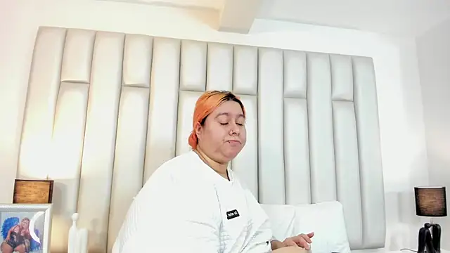 Snapshot of aandreaperez chatting on 10.20.25 aandreaperez online show from 10.20.25