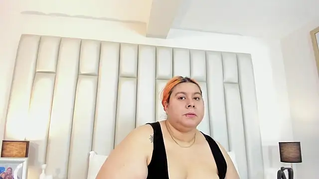 Snapshot of aandreaperez chatting on 10.21.25 aandreaperez online show from 10.21.25