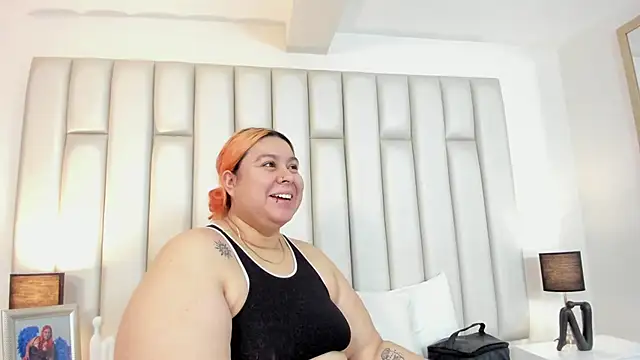 Snapshot of aandreaperez chatting on 10.22.25 aandreaperez online show from 10.22.25