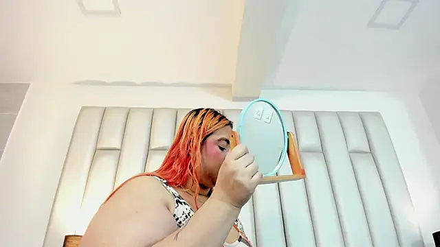 Snapshot of aandreaperez chatting on 10.24.25 aandreaperez online show from 10.24.25