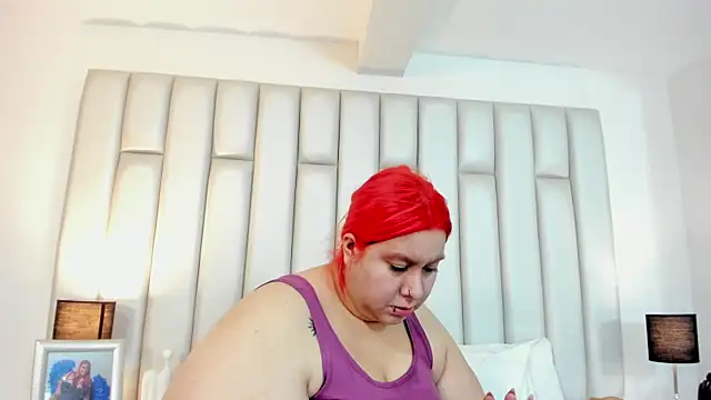 Snapshot of aandreaperez chatting on 10.28.25 aandreaperez online show from 10.28.25