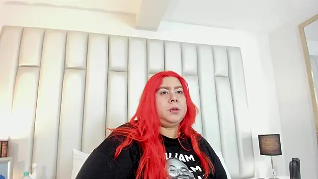 Snapshot of aandreaperez chatting on 10.30.25 aandreaperez online show from 10.30.25