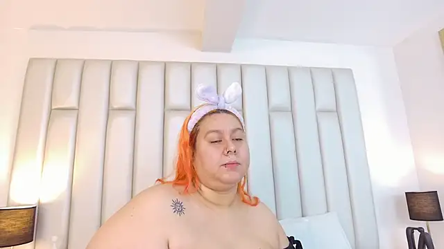 Snapshot of aandreaperez chatting on 11.25.25 aandreaperez online show from 11.25.25