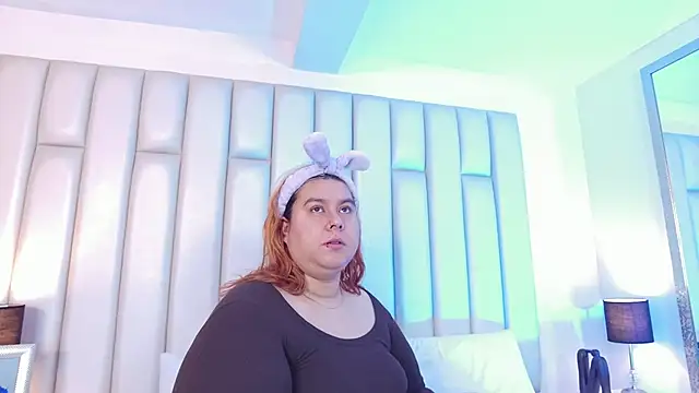 Snapshot of aandreaperez chatting on 02.13.26 aandreaperez online show from 02.13.26