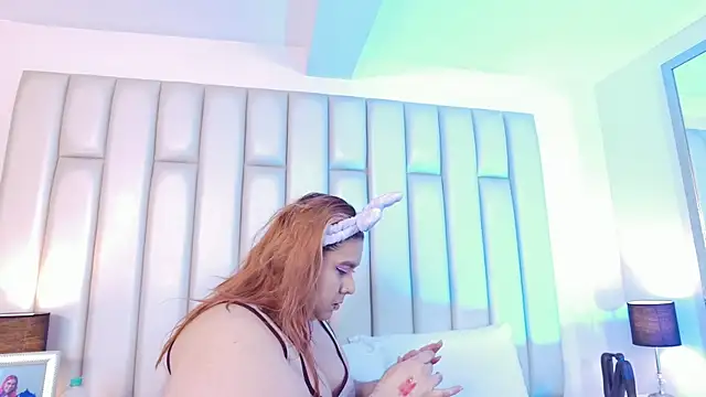 Snapshot of aandreaperez chatting on 02.14.26 aandreaperez online show from 02.14.26