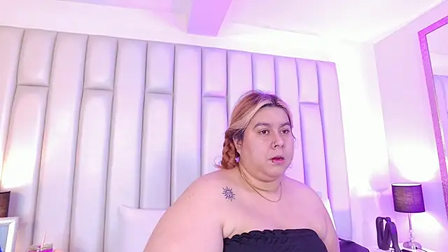 Snapshot of aandreaperez chatting on 02.16.26 aandreaperez online show from 02.16.26