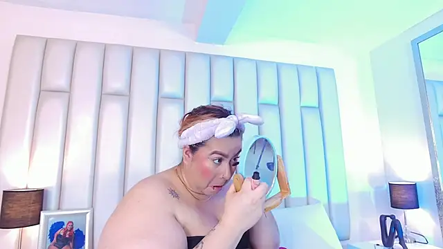 Snapshot of aandreaperez chatting on 02.19.26 aandreaperez online show from 02.19.26