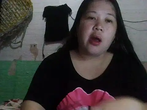 Snapshot of hotsexylyn chatting on 12.02.25 hotsexylyn online show from 12.02.25