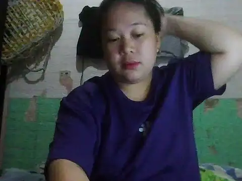 Snapshot of hotsexylyn chatting on 12.16.25 hotsexylyn online show from 12.16.25