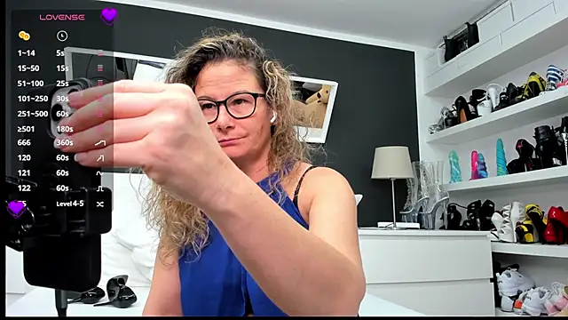 Snapshot of izzy-mendosa chatting on 01.05.25 izzy-mendosa online show from 01.05.25