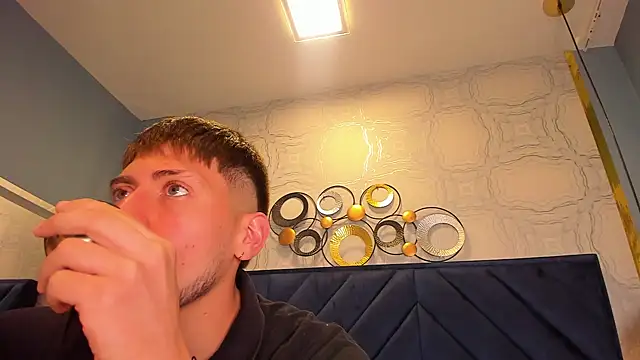 Snapshot of SebastianMaximoff chatting on 12.27.24 SebastianMaximoff online show from 12.27.24