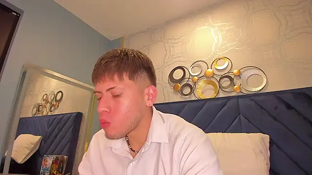 Snapshot of SebastianMaximoff chatting on 01.10.25 SebastianMaximoff online show from 01.10.25