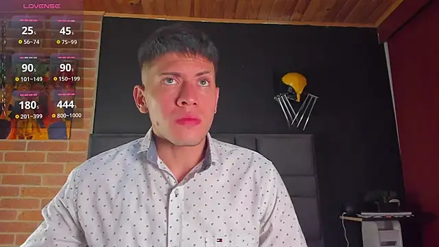 Snapshot of SebastianMaximoff chatting on 03.22.25 SebastianMaximoff online show from 03.22.25