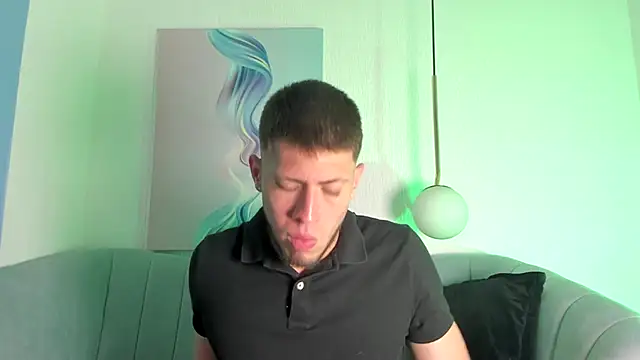 Snapshot of SebastianMaximoff chatting on 09.30.25 SebastianMaximoff online show from 09.30.25