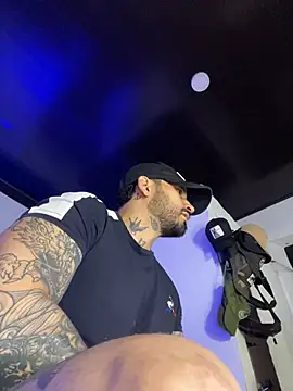 Snapshot of CamiloGray_ chatting on 01.29.25 CamiloGray online show from 01.29.25