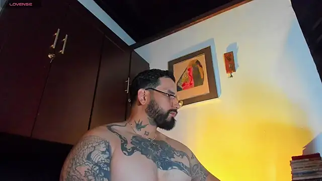 Snapshot of CamiloGray_ chatting on 05.11.26 CamiloGray online show from 05.11.26