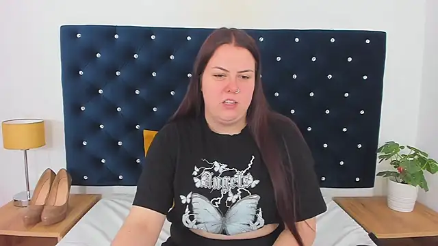 Snapshot of EvaLick chatting on 02.28.25 EvaLick online show from 02.28.25