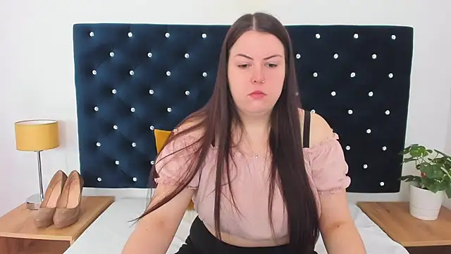 Snapshot of EvaLick chatting on 03.19.25 EvaLick online show from 03.19.25