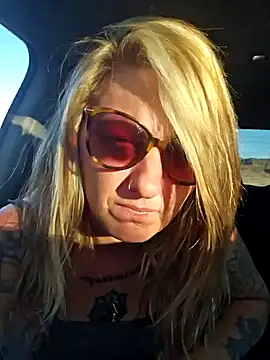 SheIsSomething online show from 01.02.25