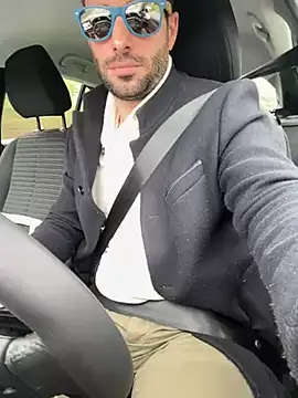 Snapshot of Simon-tem chatting on 03.20.25 Simon-tem online show from 03.20.25