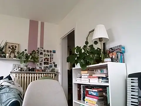 Snapshot of Simon-tem chatting on 02.27.26 Simon-tem online show from 02.27.26