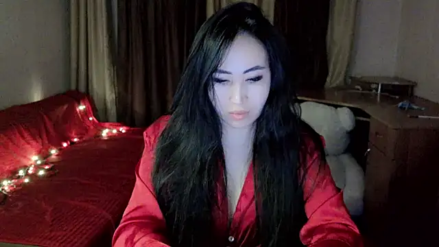 Snapshot of AsianQueens chatting on 02.20.25 AsianQueens online show from 02.20.25