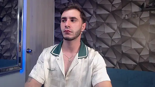 Snapshot of Latino_stud4u chatting on 11.21.25 Latino stud4u online show from 11.21.25