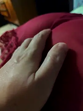 Snapshot of LovlyAnnie chatting on 12.22.25 LovlyAnnie online show from 12.22.25