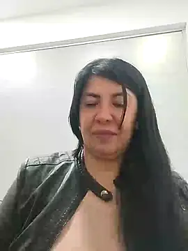 aisha latina online show from 01.27.25