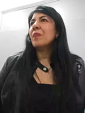 aisha latina online show from 02.04.25