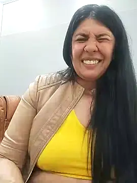 aisha latina online show from 02.11.25