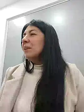 aisha latina online show from 02.14.25