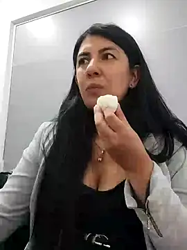 aisha latina online show from 02.21.25