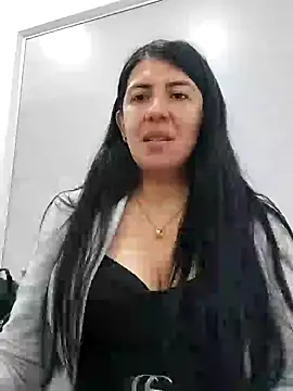 aisha latina online show from 02.21.25