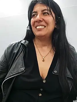 aisha latina online show from 03.13.25