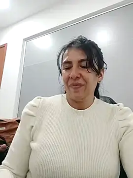 aisha latina online show from 03.20.25