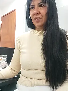 aisha latina online show from 09.15.25