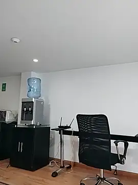 aisha latina online show from 10.23.25