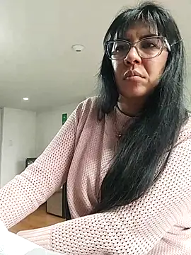 aisha latina online show from 11.13.25