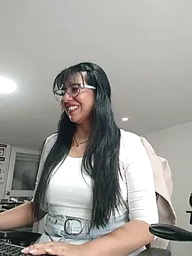 aisha latina online show from 11.14.25