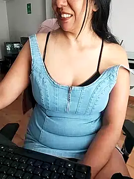 Snapshot of aisha_latina chatting on 03.03.26 aisha latina online show from 03.03.26