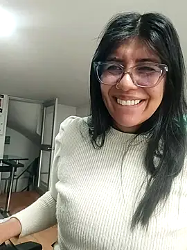 aisha latina online show from 04.16.26