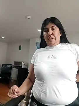 Snapshot of aisha_latina chatting on 05.25.26 aisha latina online show from 05.25.26
