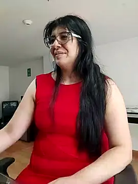 Snapshot of aisha_latina chatting on 06.10.26 aisha latina online show from 06.10.26